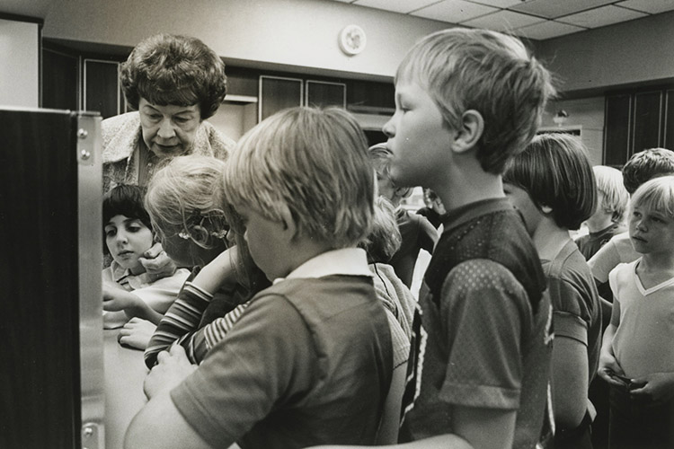 home economist, OPPD Home Service Advisor Jean Hanks gives a class demonstration to school children in 1980.