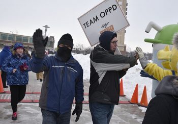 COM_Walk 4 Warmth 2019_Finish high five