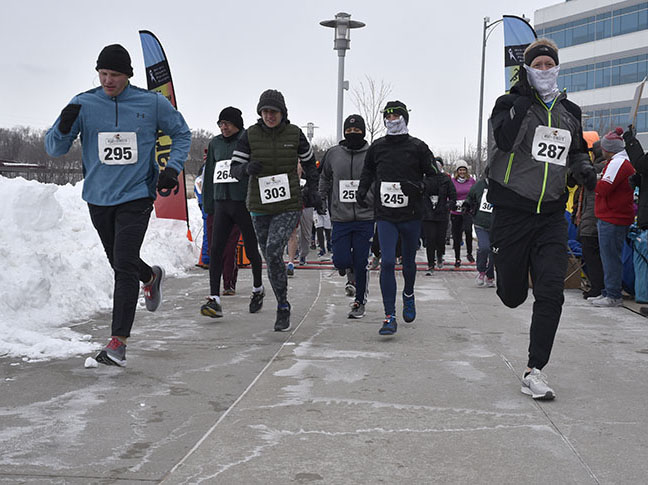 COM_Walk 4 Warmth 2019_runners start