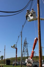 T&D_Line Tech Spacer Training_wide shot